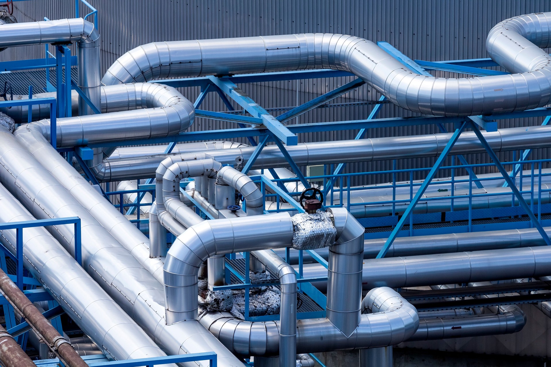 Steel pipelines in the Gas Refinery